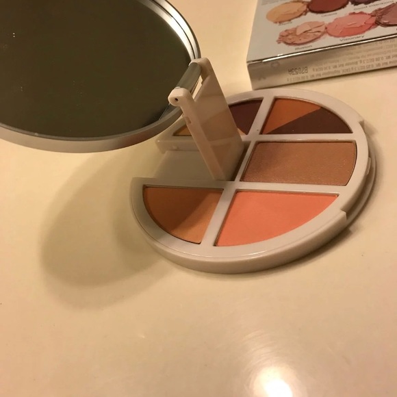 Dream Chaser Palette .. vanity style palette. - Picture 3 of 6